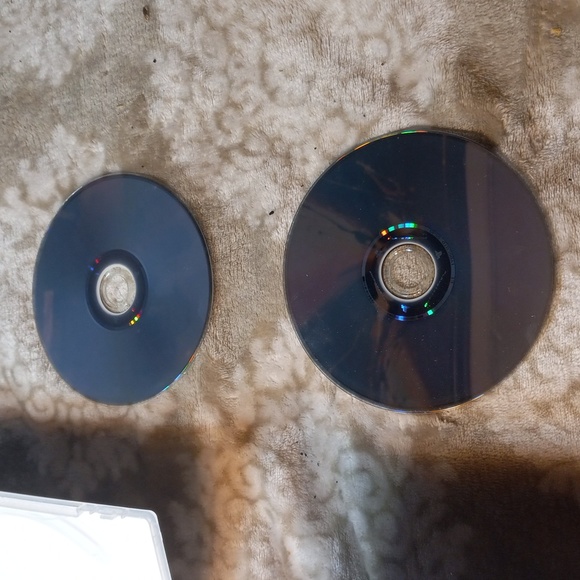 Lot 33- 2 PS3 GAME LOT Includes - Dj hero 2, and Grand theft auto IV PS3 GAMES - Picture 3 of 4